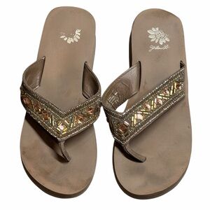 10/$25🦋 Yellow Box Slavica Tan & Gold Rhinestone Sandals - Size 7.5